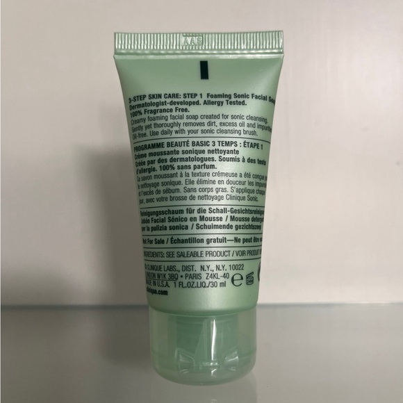 Clinique Face Bundle and Bag NWT - Picture 3 of 6